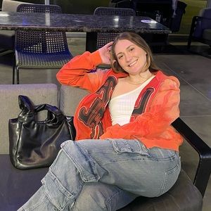 Meet your Posher, Demi